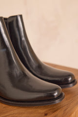 VINNY BLACK LEATHER CHELSEA BOOTS