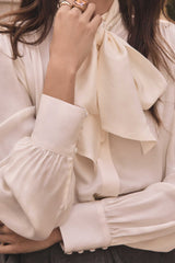 SPIRIT PUSSY BOW FLUID BLOUSE