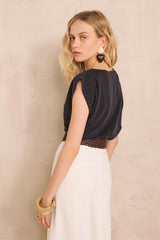 LYNDA BLACK SLEEVELESS T-SHIRT