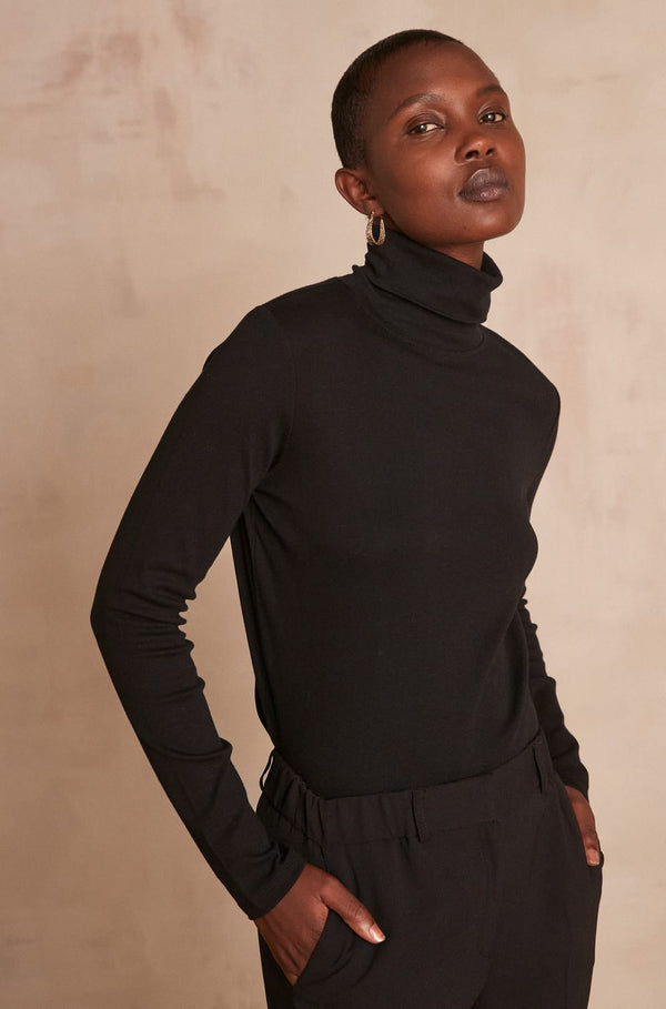 FERGUIE BLACK COTTON TURTLENECK T-SHIRT