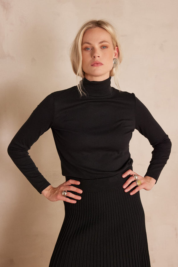 FERGUIE BLACK COTTON TURTLENECK T-SHIRT