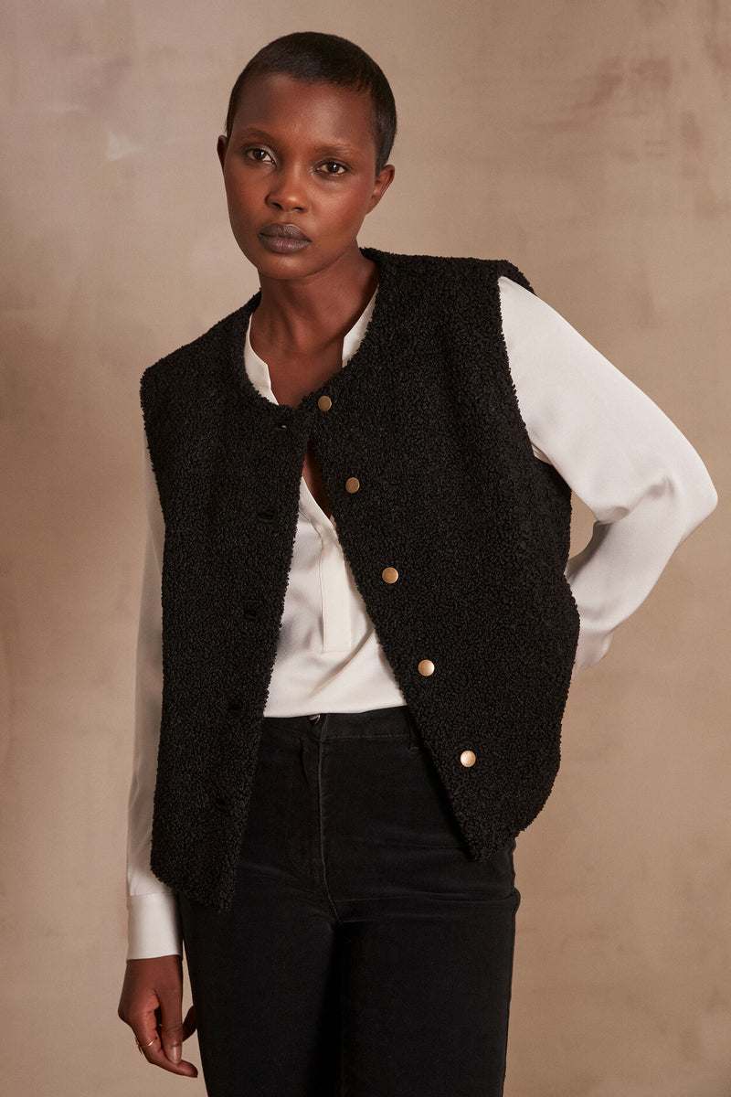 BROOKLYN BLACK SLEEVELESS JACKET