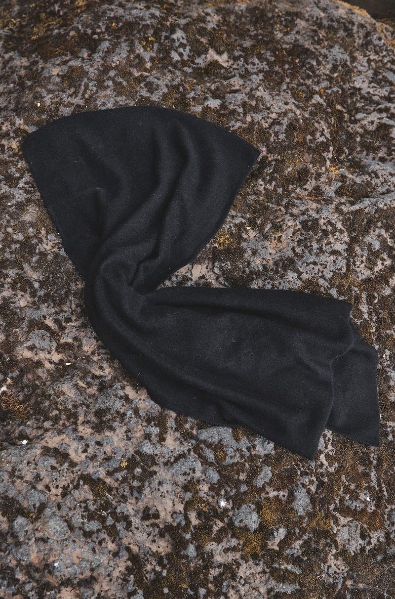 HELOISE BLACK CASHMERE SCARF