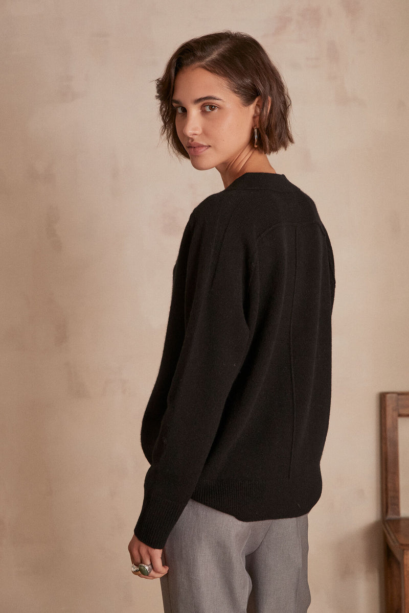 CARL BLACK V-NECK WOOL JUMPER