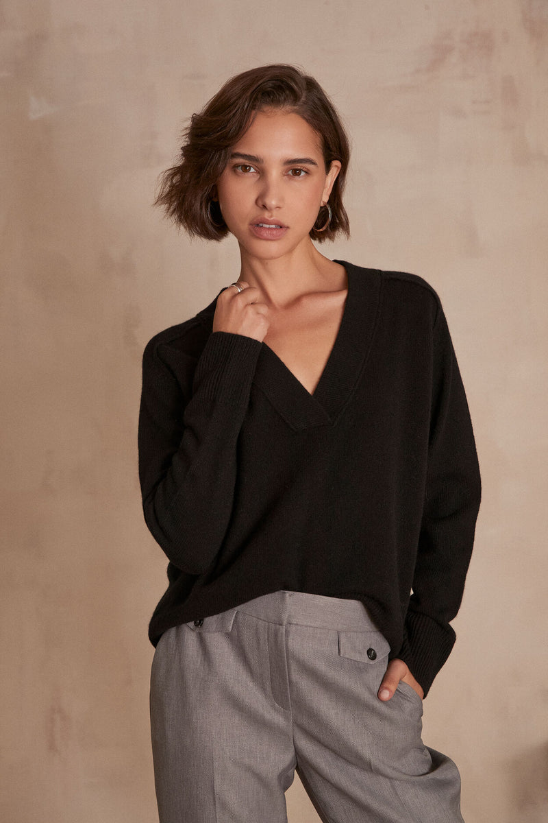 CARL BLACK V-NECK WOOL JUMPER