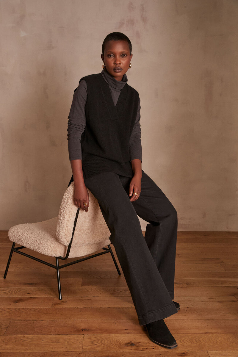 ARISTIDE BLACK SLEEVELESS JUMPER