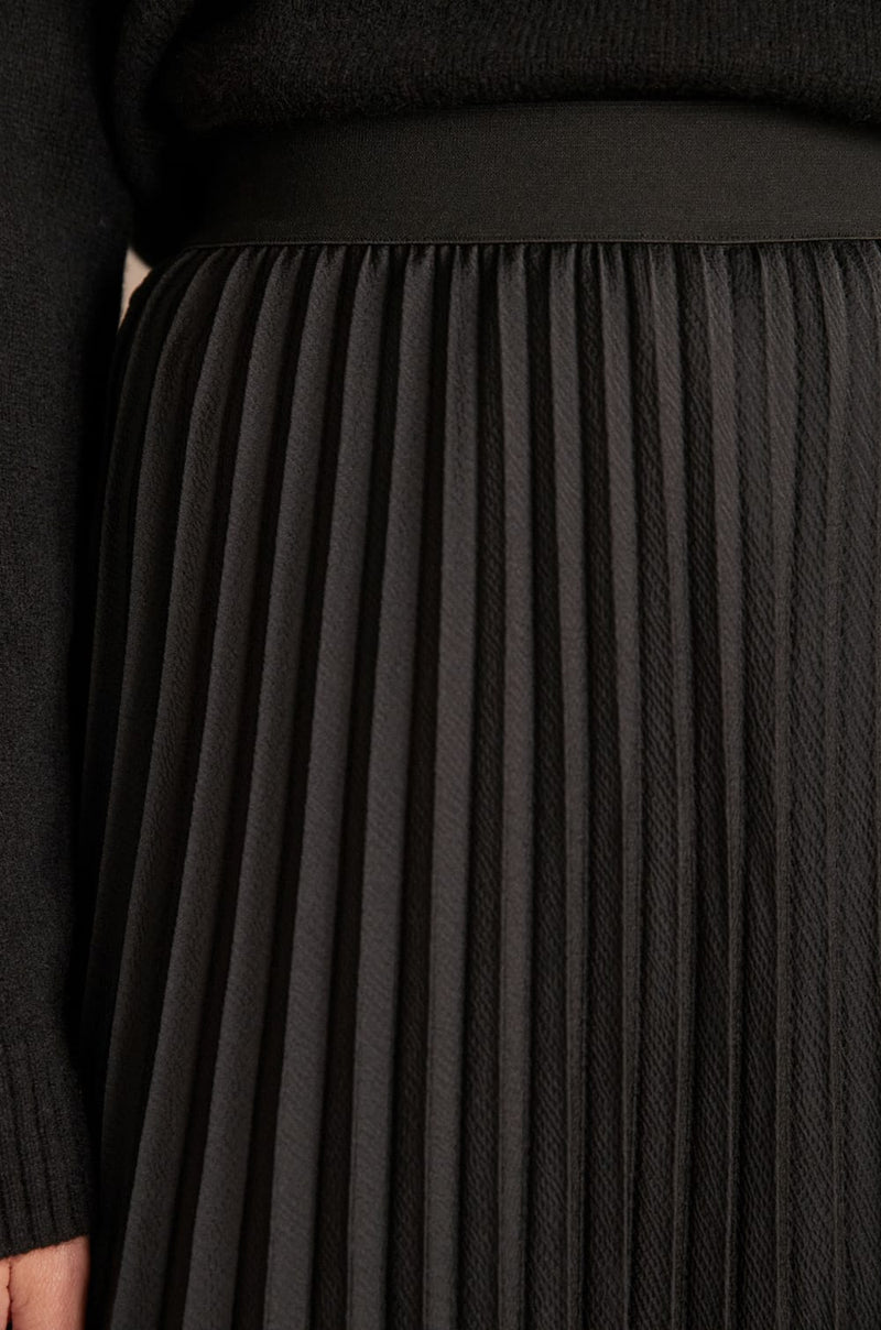 ESTHER BLACK PLEATED SKIRT