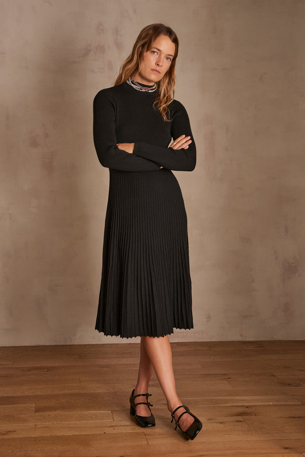 MARTIKA BLACK PLEATED KNIT DRESS