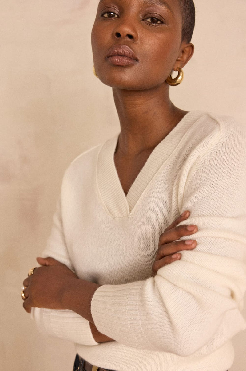 BRYTON CASHMERE ECRU V-NECK JUMPER