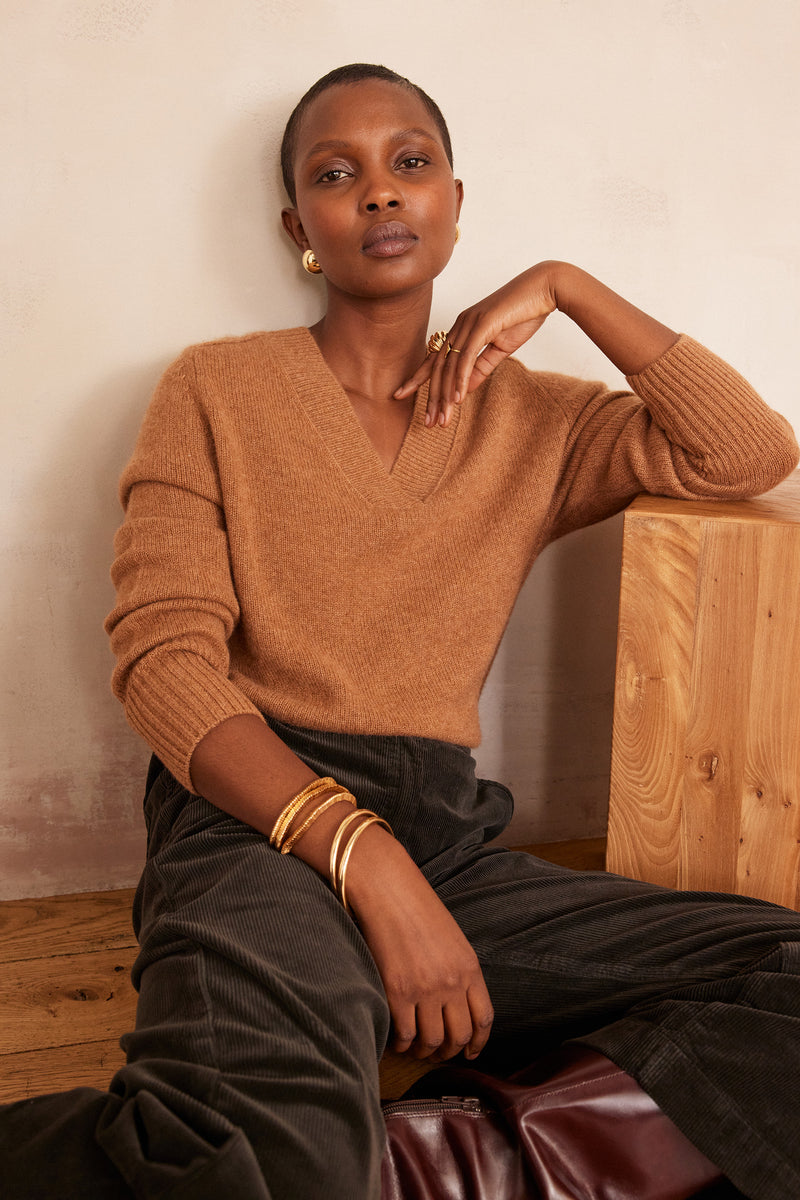 BRYTON CASHMERE CINNAMON V-NECK JUMPER