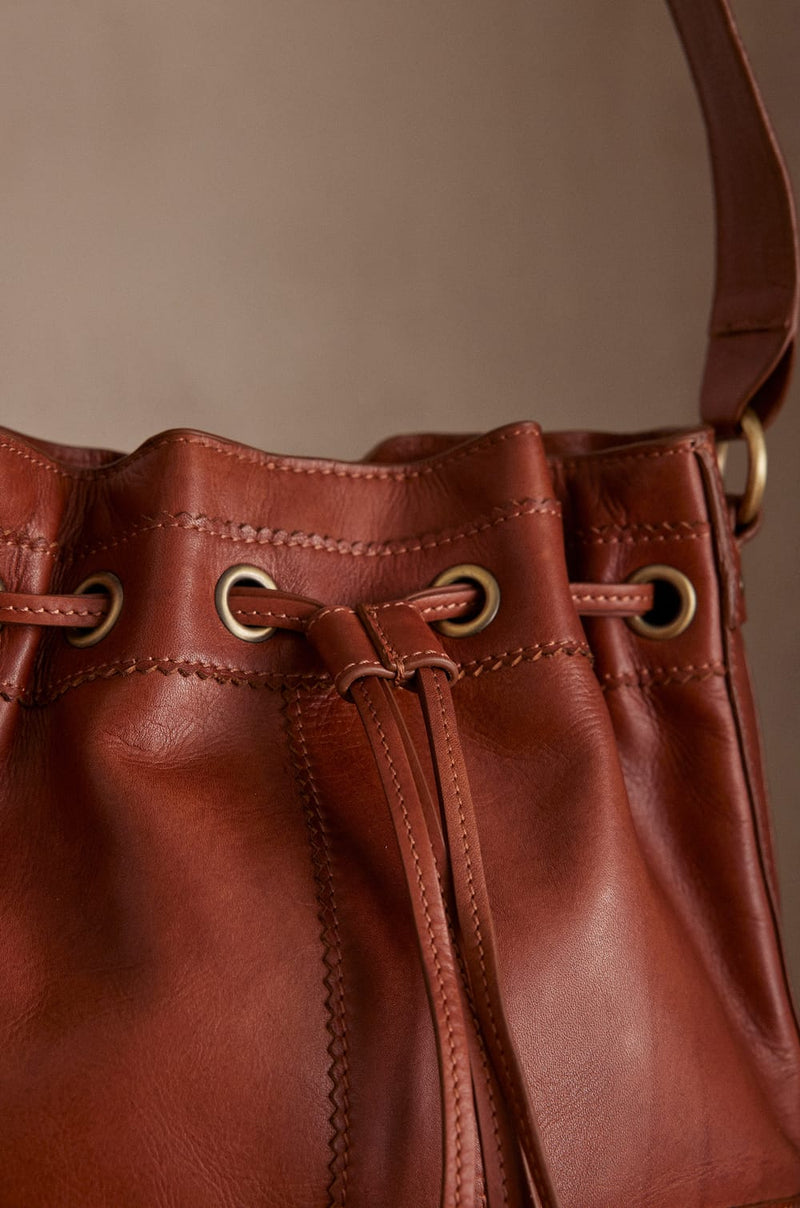 LUCIEN CAMEL BUCKET BAG