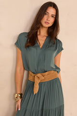 MISS SLEEVELESS SATIN BLOUSE