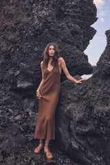PRETTY CARAMEL STRAIGHT-KNIT DRESS