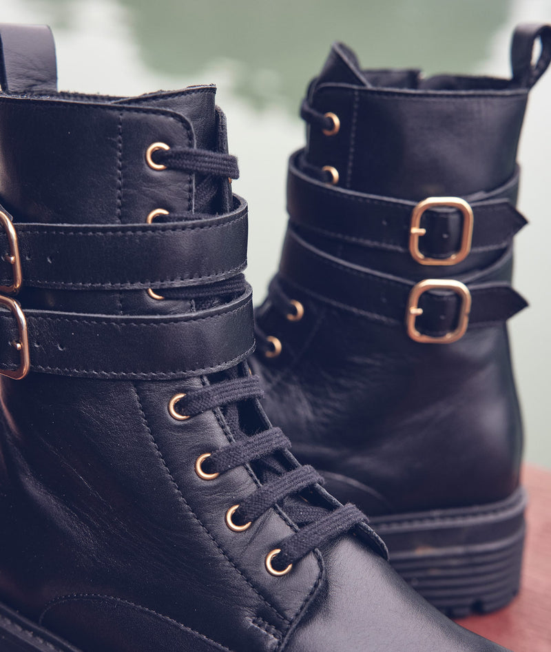 LEON BLACK LEATHER ANKLE BOOTS