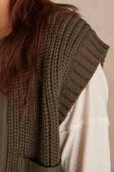 LAURENA GREEN SLEEVELESS CARDIGAN